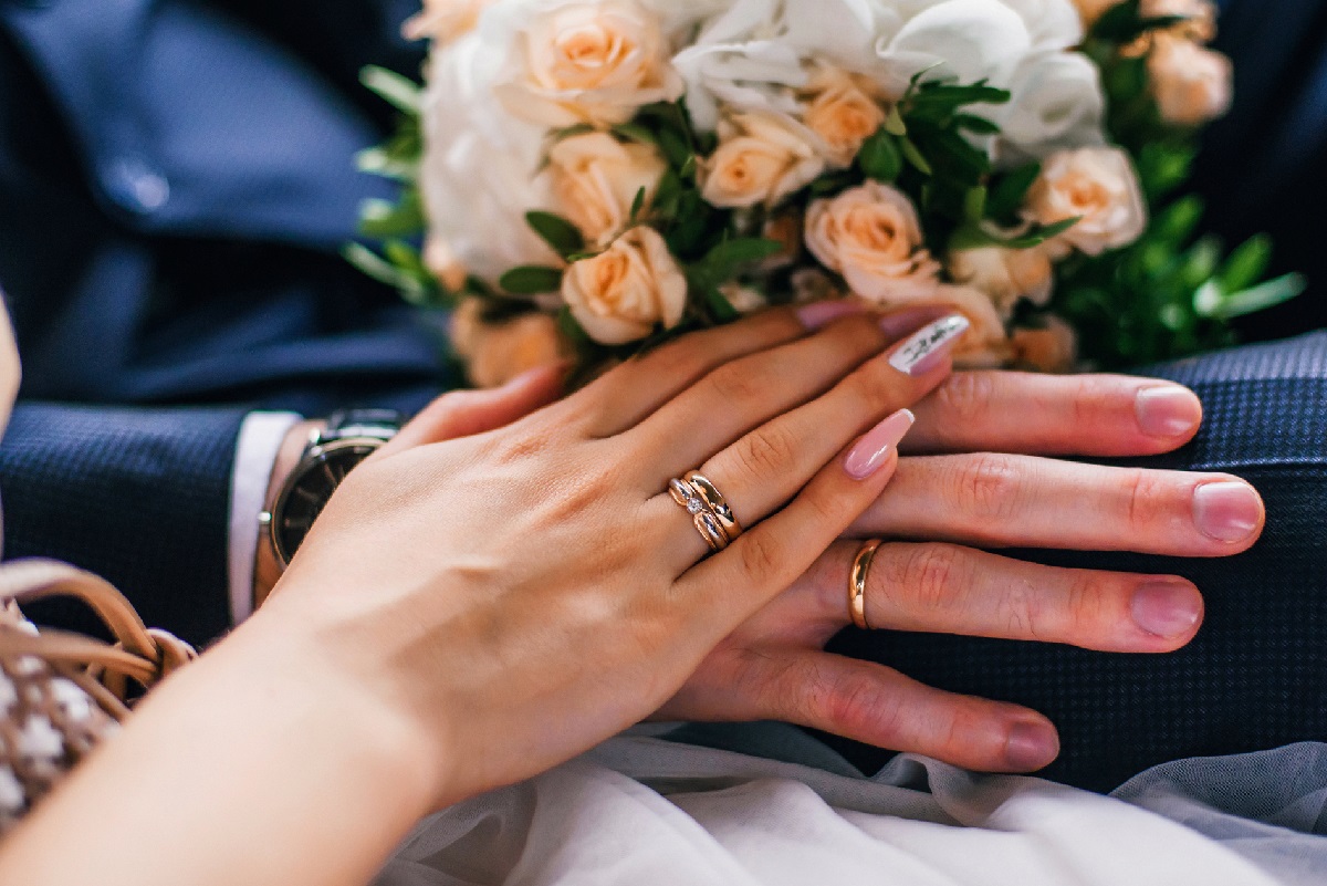 Что подарить мужу на годовщину свадьбы, при этом соблюдая все традиции?