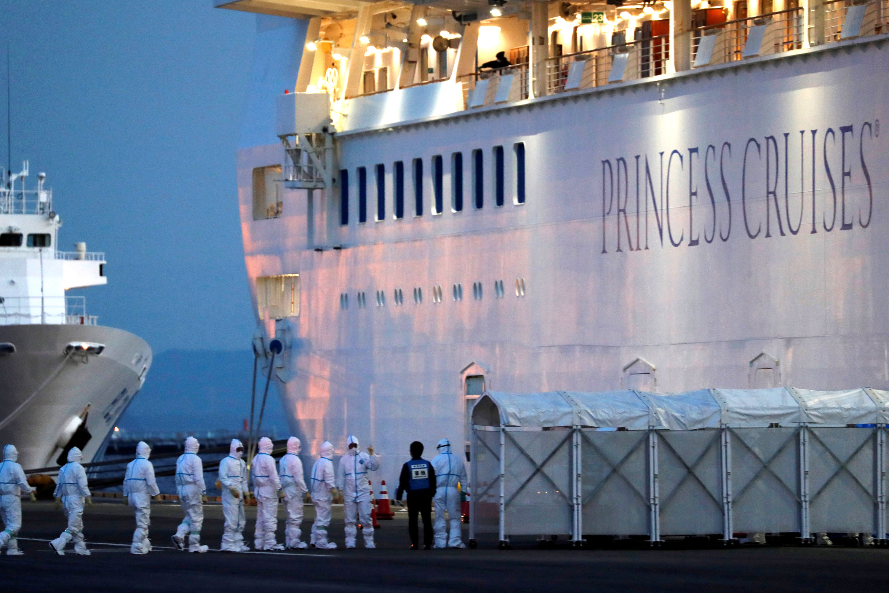 Судьба лайнера. Даймонд принцесс лайнер коронавирус. Diamond Princess коронавирус. Корабль Princess коронавирус. Круизный лайнер с коронавирусом.