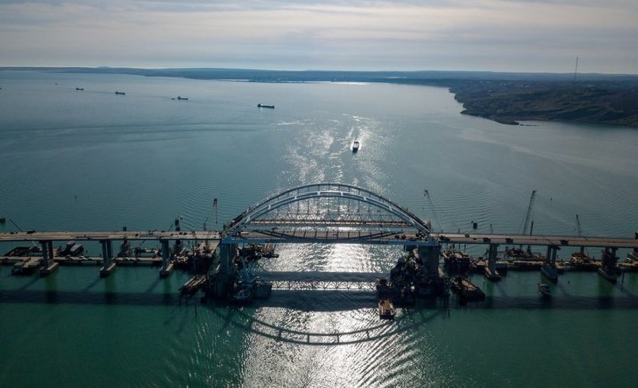 Крым самые последние новости. Мост на Азовском море. Крымский мост взорвали. Керченский мост взорван. Крымский мост Астрахань.