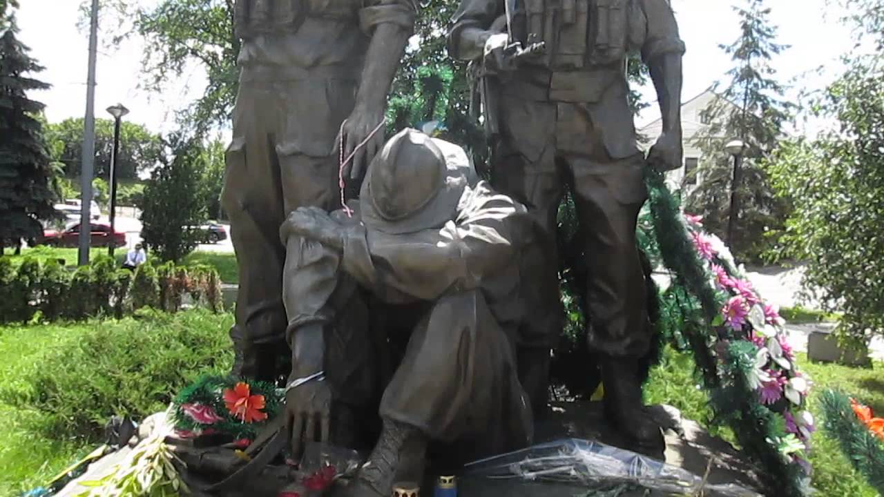 Видео памятника. Памятник погибшим воинам-афганцам (Киевский район Донецка). Памятник воинам интернационалистам в Киеве. Памятник воинам афганцам в Киеве. Памятники советским воинам в Афганистане.