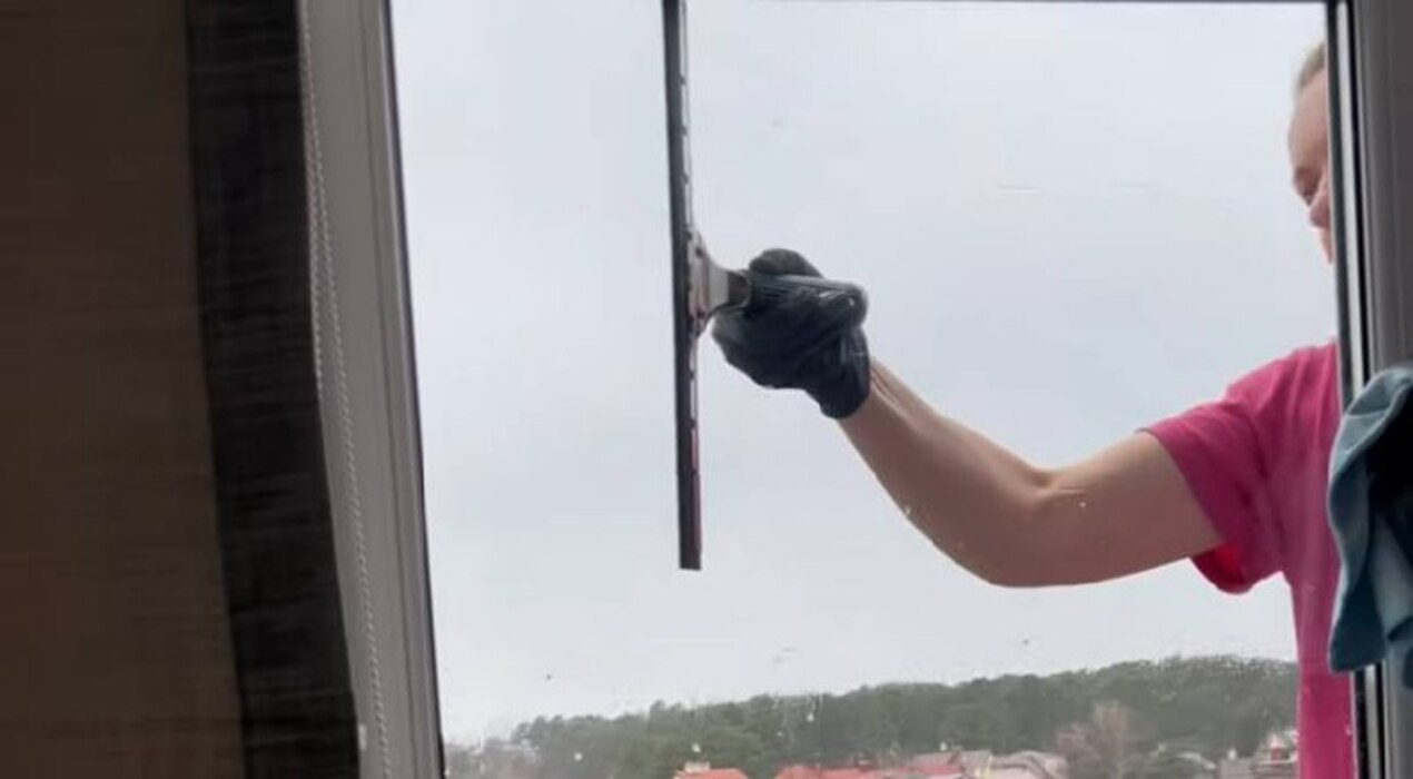 Как правильно мыть окна, чтобы не оставить разводов