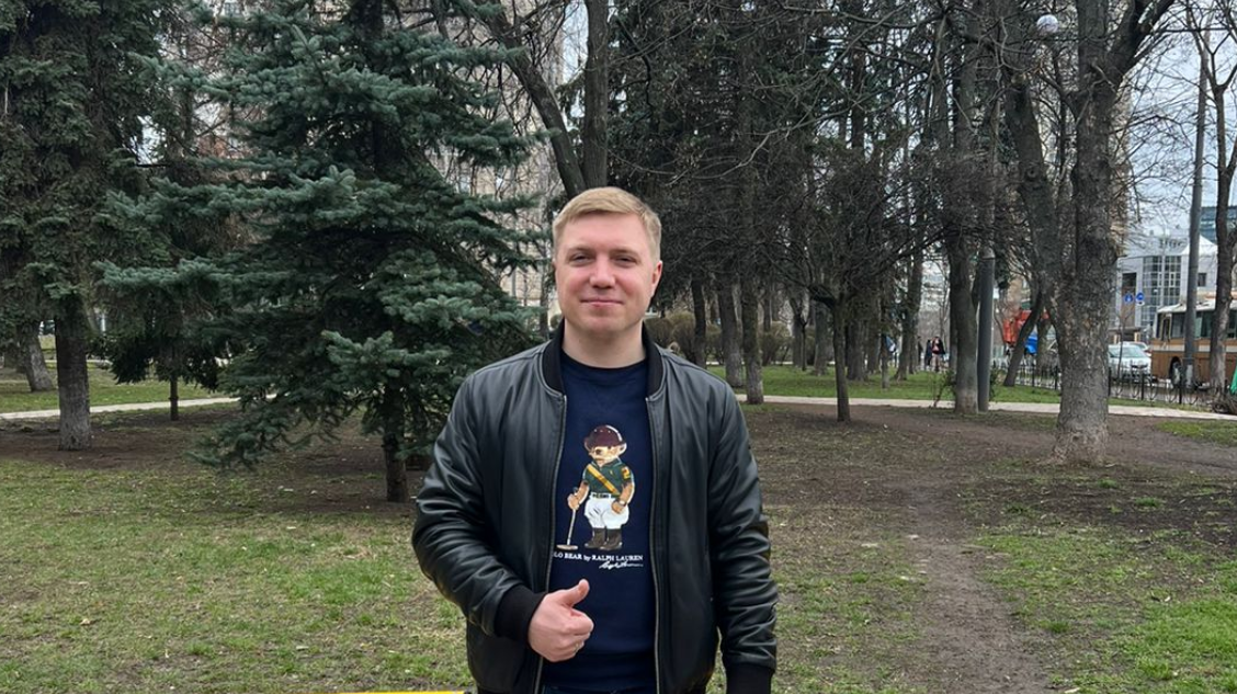 Волонтер Андрей Андреев показал, как удалось отремонтировать авто для ...