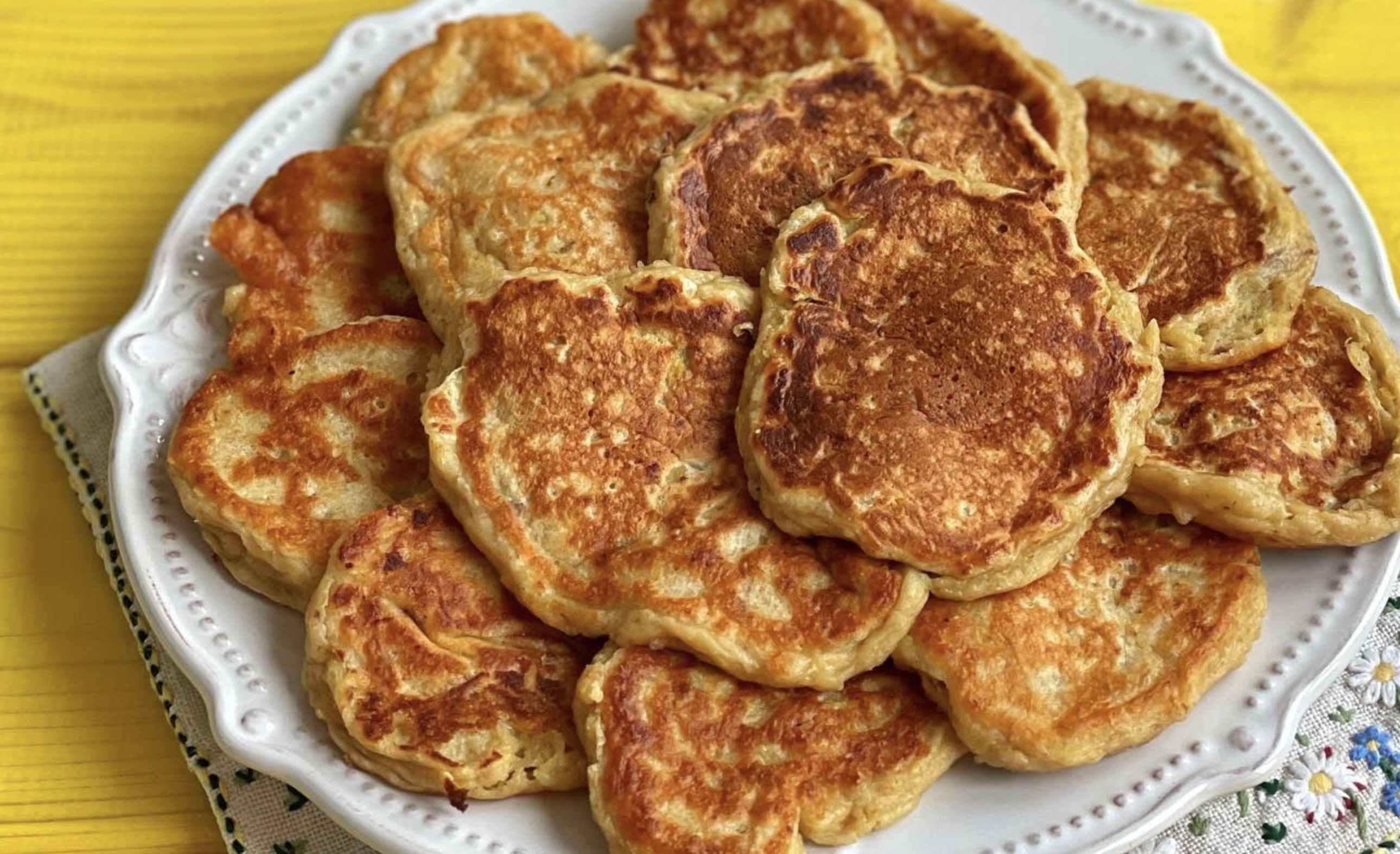 Оладьи получатся вкуснее и полезнее обычных: простой рецепт из доступных  ингредиентов. Politeka