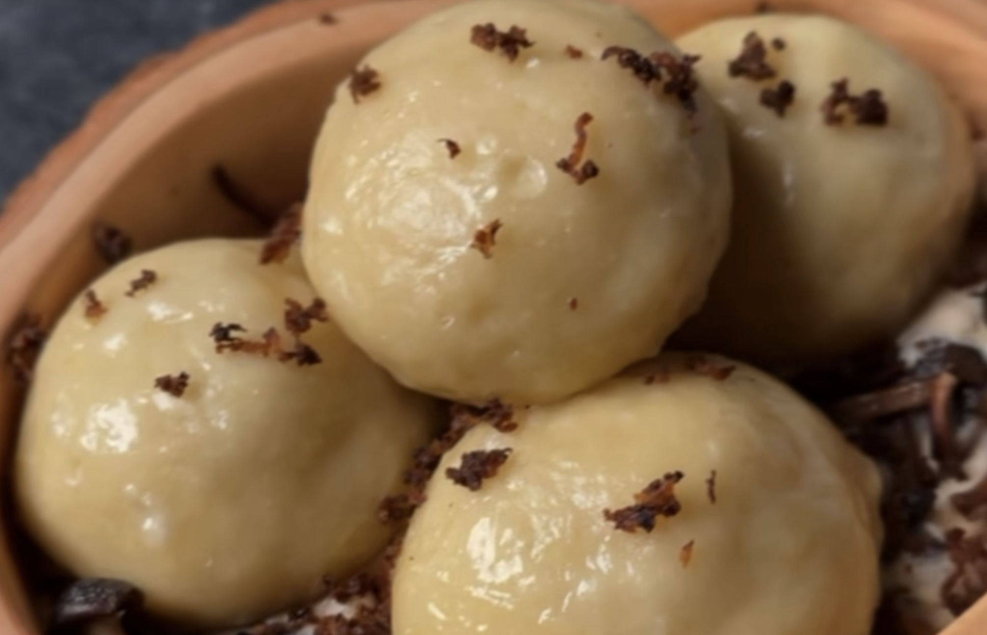 Полтавские галушки рецепт - как приготовить украинское блюдо с мясом и грибным соусом